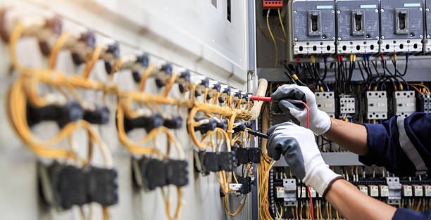 Professional Electrician technician working in Girard, KS